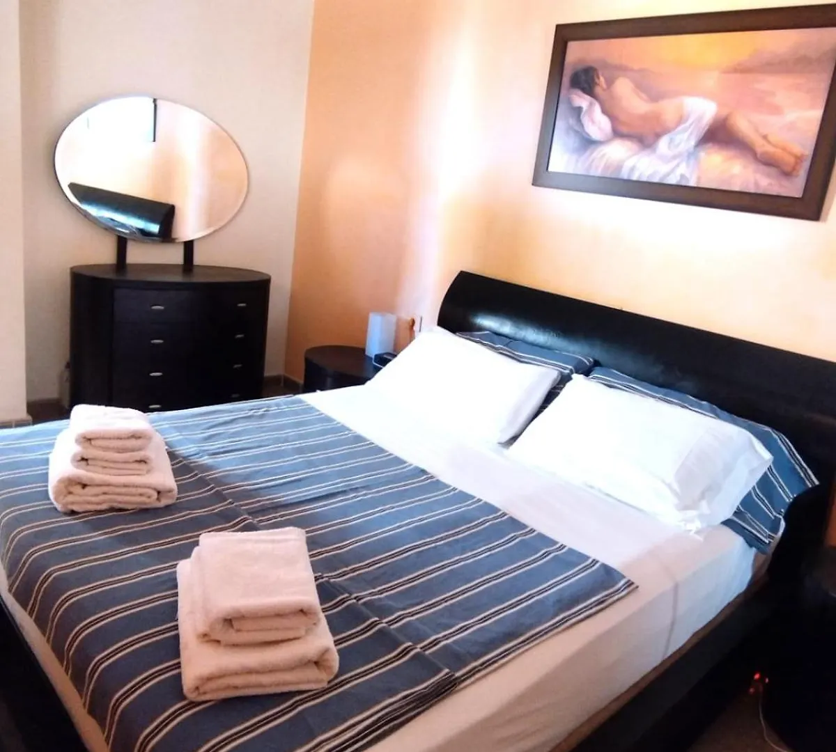 Los Cristianos Nice 2Bdr Apartment Near The Beach Wifi  Los Cristianos (Tenerife)
